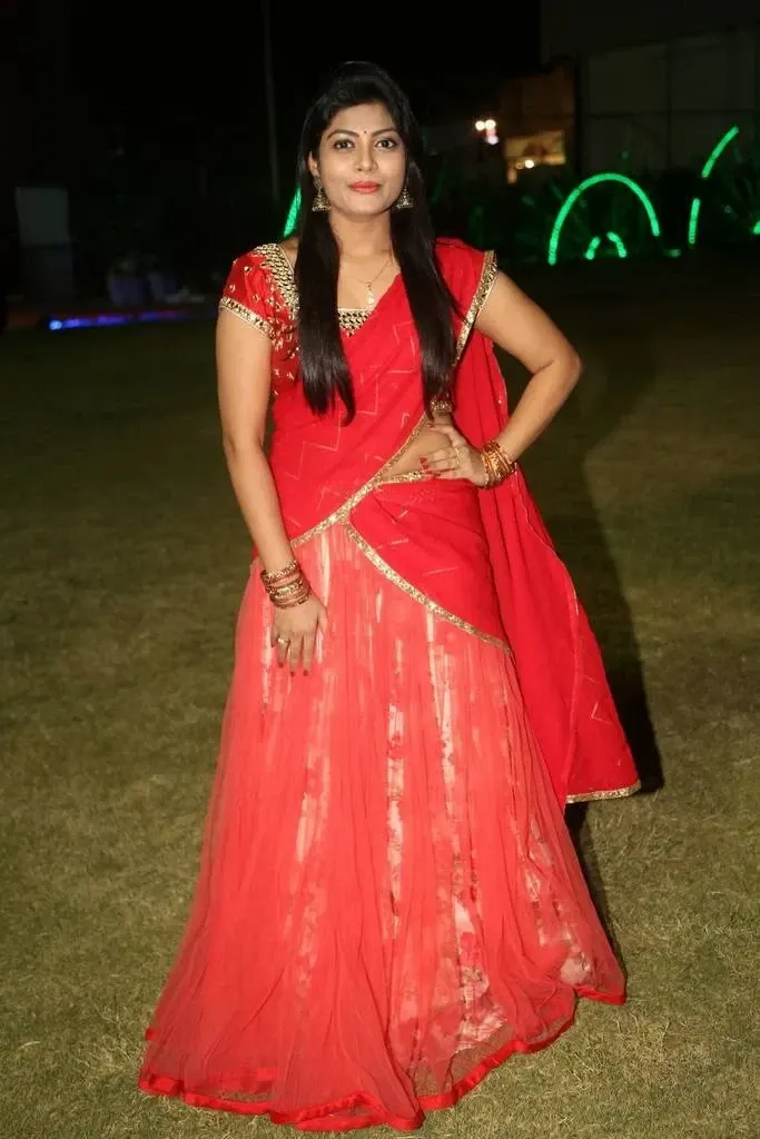 Glamorous Indian Girl Soumya Images In Red Saree